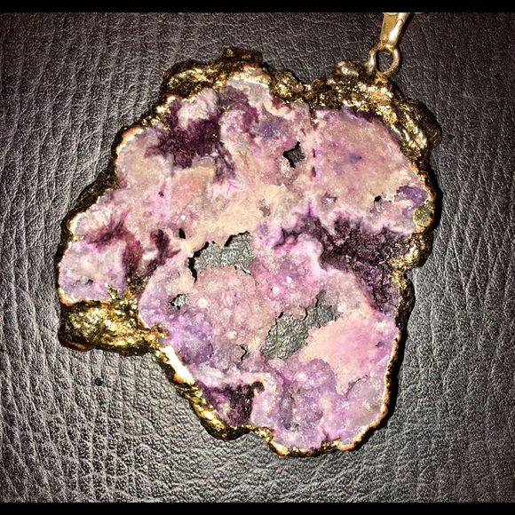 Agate stone, gold tone trim, 16” gold tone chain😍 - Picture 7 of 8